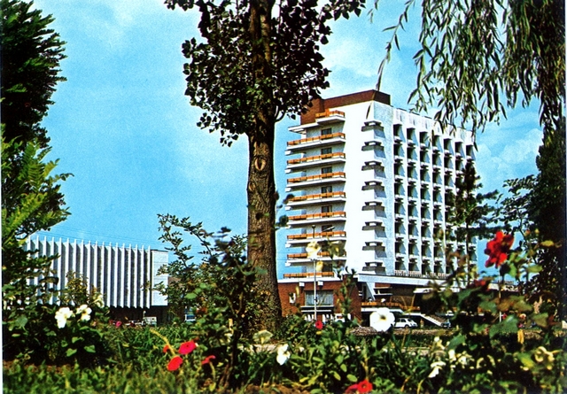 1651 - Miercurea Ciuc. Hotel Bradul si patinoarul